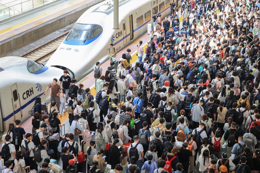 China sees 888 million domestic trips during eight-day holiday