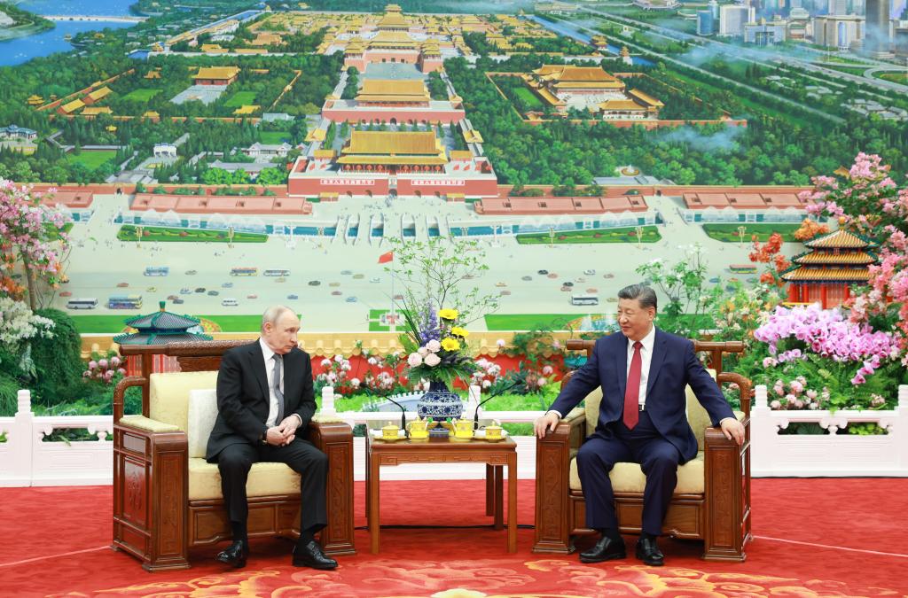 Xi, Putin have tea chat in Beijing